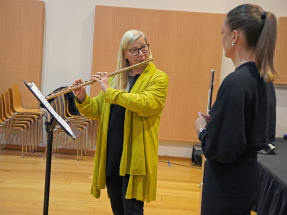 Los flautistas Matthiriu Gauci-Ancelin y Cristina Fassbende ofrecieron las primeras clases magistrales del año