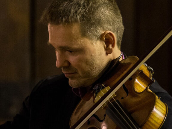 En los días 25 y 26 de abril el violista Mateusz Stasto impartirá clases magistrales en la EAEM