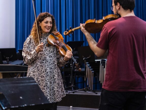 Éxito na convocatoria das clases maxistrais da violinista Raquel Castro