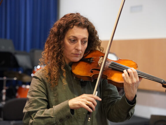 A violinista Raquel Castro impartiu clases maxistrais durante a primeira fin de semana de abril